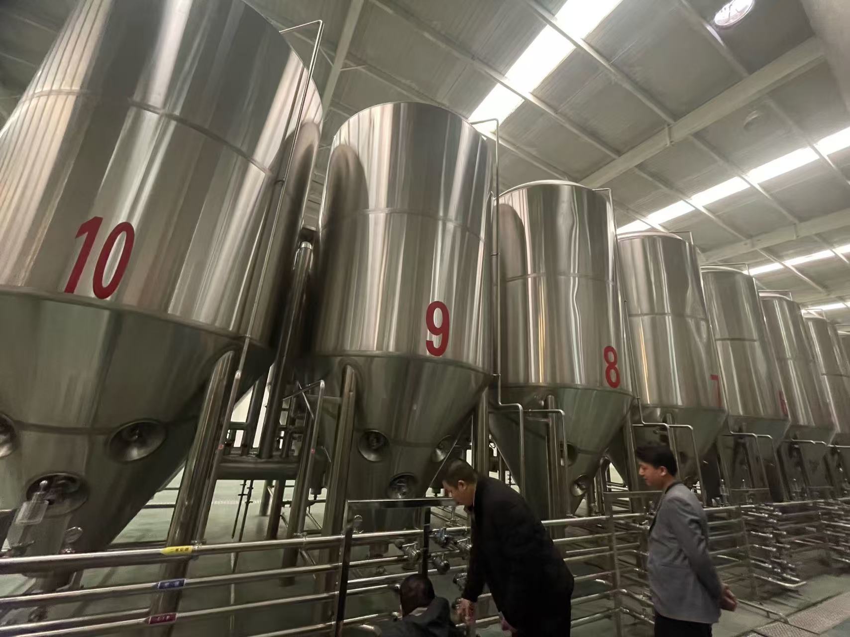 莲池精酿啤酒设备厂—平面布置、设备设计、制造、调试、培训等一条龙服务